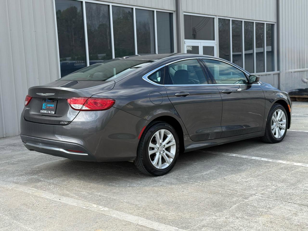Used 2015 Chrysler 200 Limited w/ Convenience Group image 5