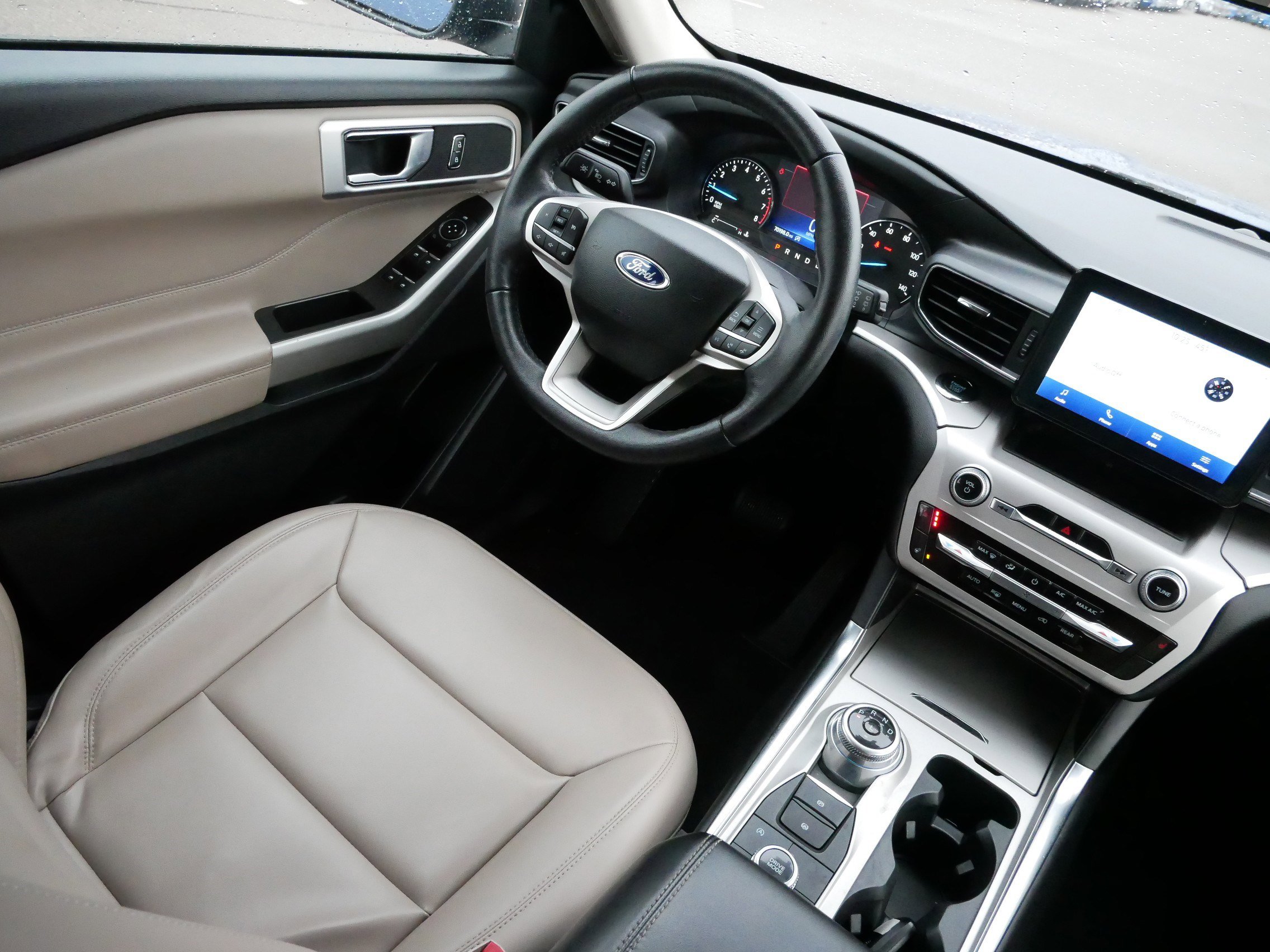 Used 2022 Ford Explorer XLT image 9