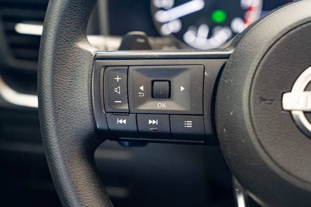 Used 2023 Nissan Rogue S AWD/4WD image 16
