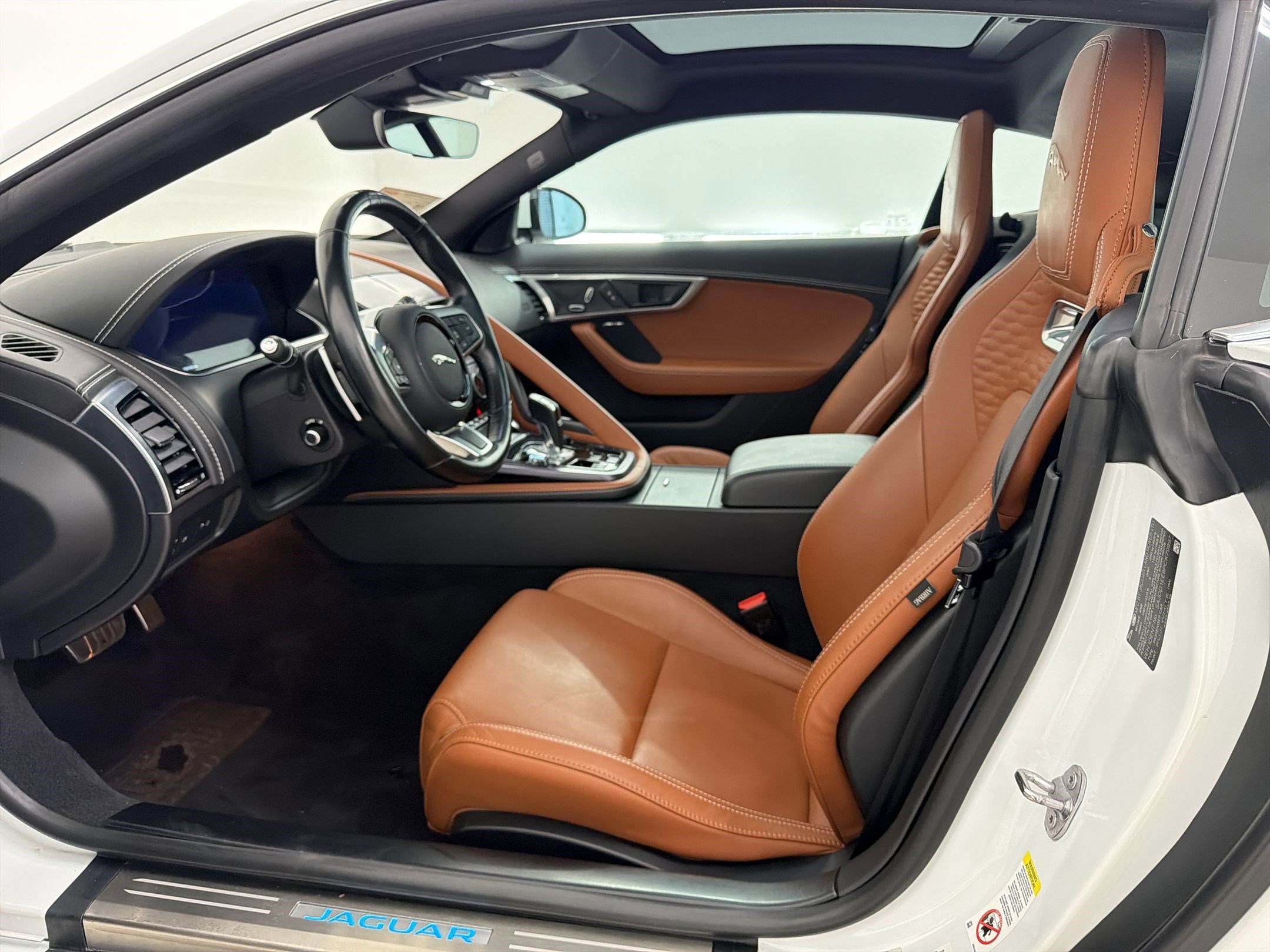 Used 2023 Jaguar F-TYPE Coupe RWD image 5