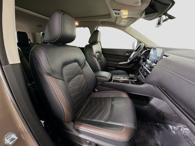 Used 2023 Nissan Pathfinder Platinum image 17