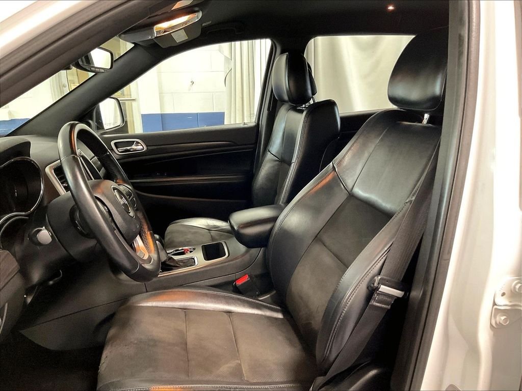 Used 2018 Jeep Grand Cherokee Altitude AWD/4WD image 10