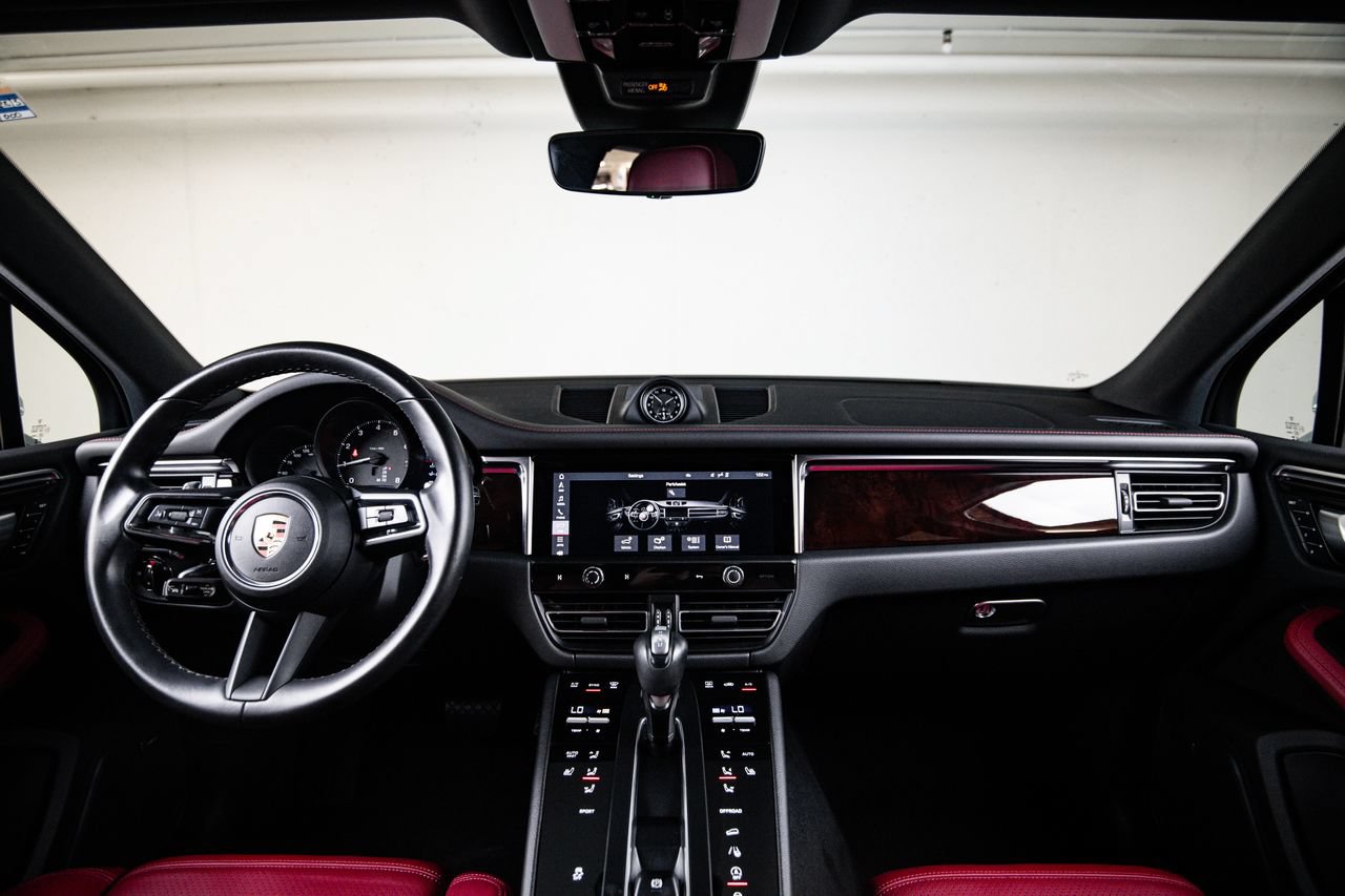 Certified 2023 Porsche Macan AWD/4WD image 25