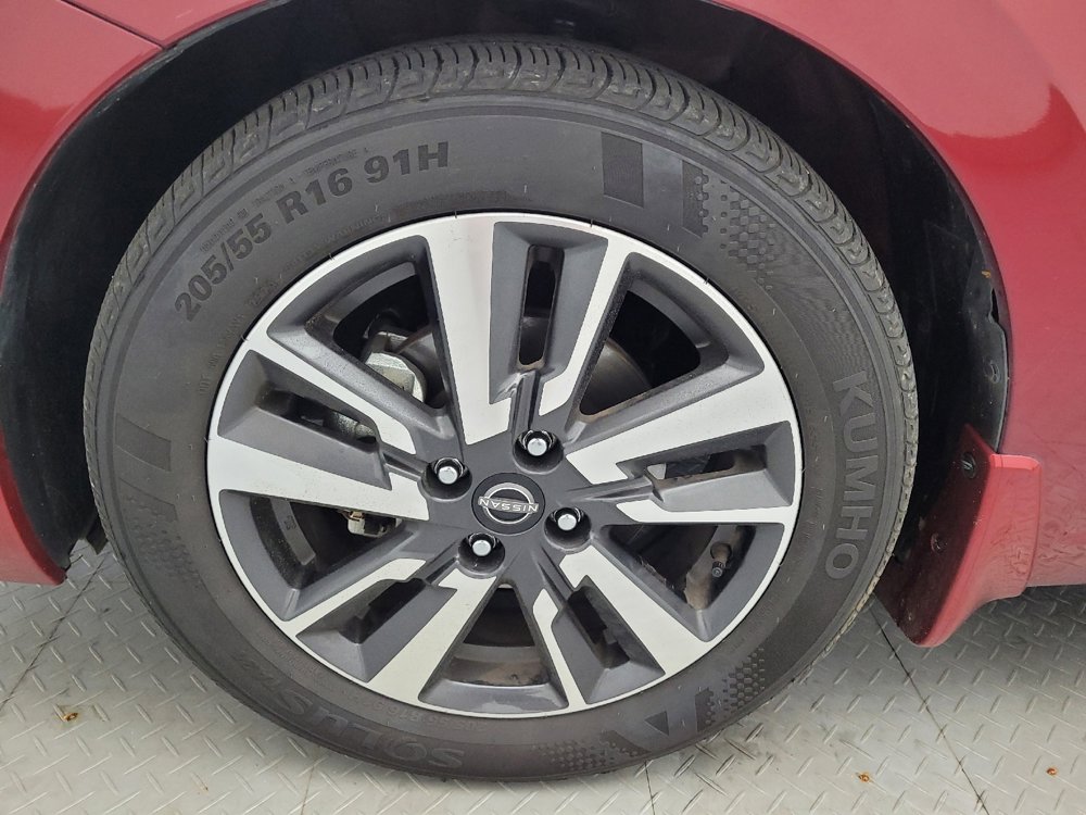 Used 2024 Nissan Versa SV w/ Trunk Package image 31