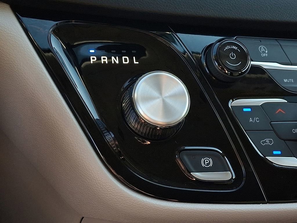 Used 2024 Chrysler Voyager LX image 17