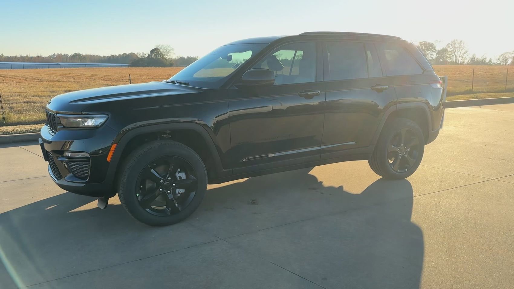 New 2025 Jeep Grand Cherokee Limited w/ Black Appearance Package RWD image 5