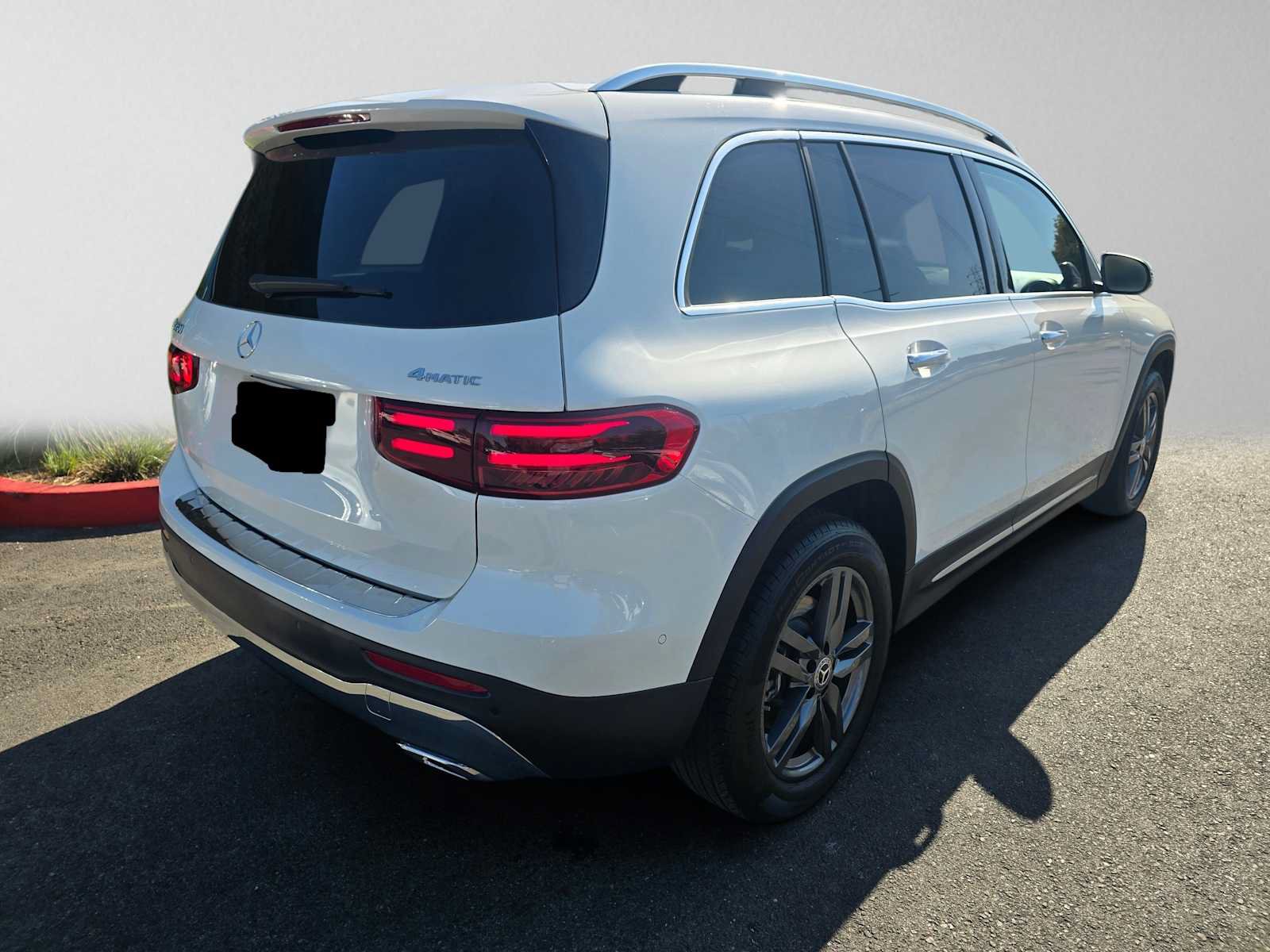 Used 2024 Mercedes-Benz GLB 250 4MATIC image 3