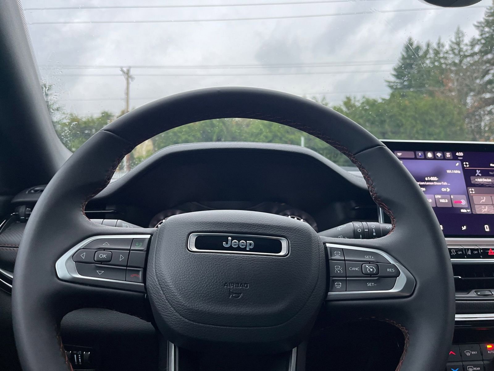 Used 2025 Jeep Compass Trailhawk image 27