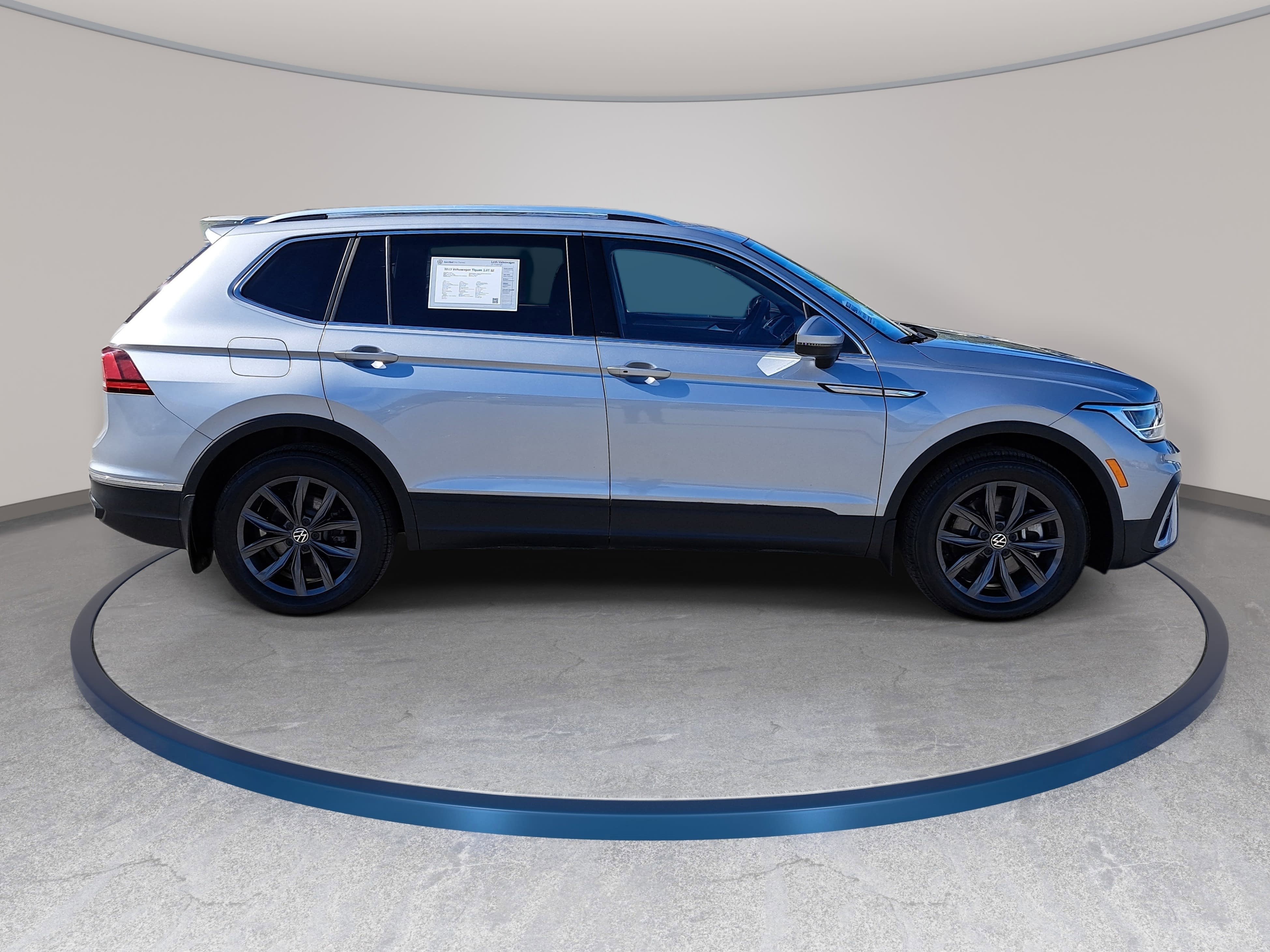 Certified 2023 Volkswagen Tiguan SE w/ Panoramic Sunroof Package image 4