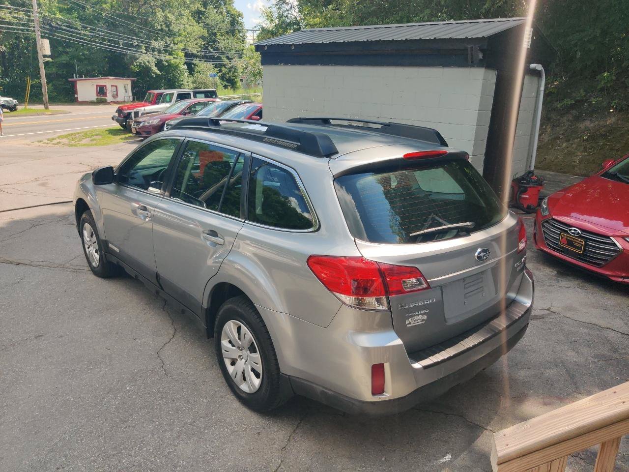 Used 2011 Subaru Outback 2.5i AWD/4WD image 4