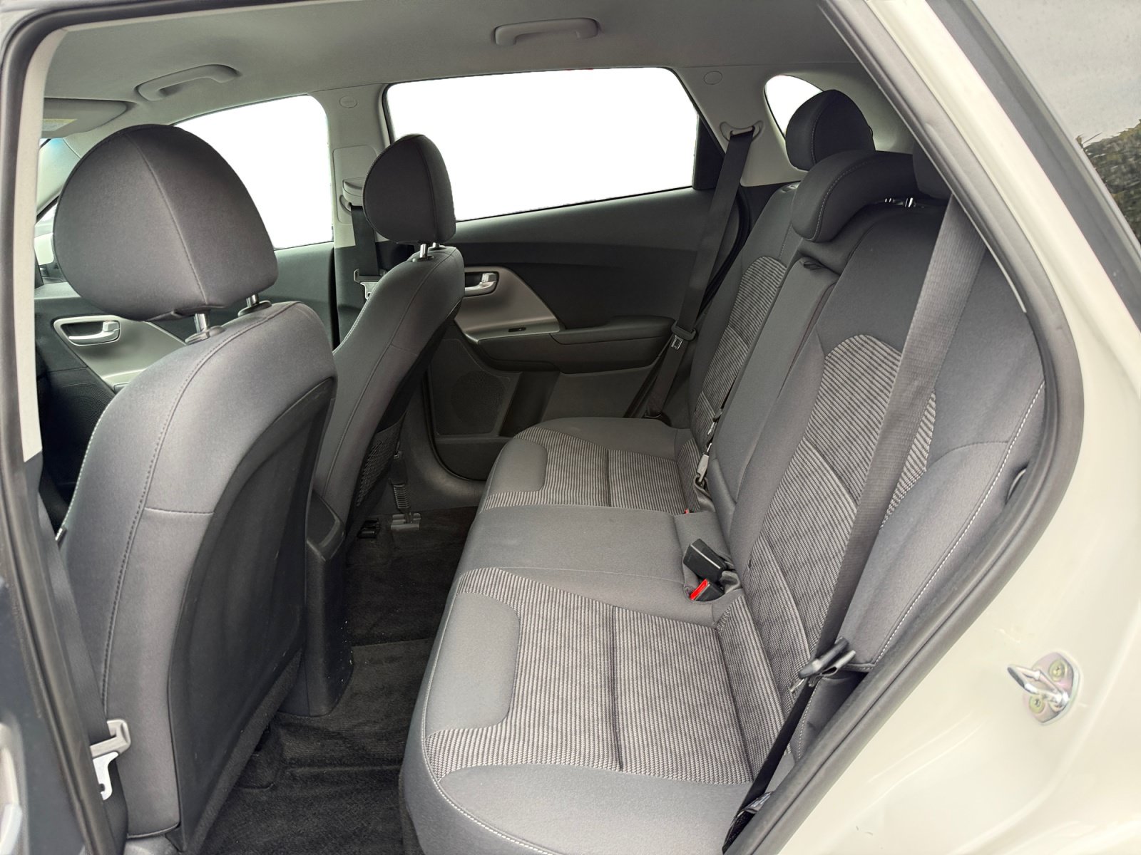 Used 2018 Kia Niro LX FWD image 16