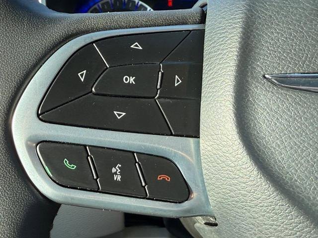 Used 2024 Chrysler Pacifica Touring-L image 14