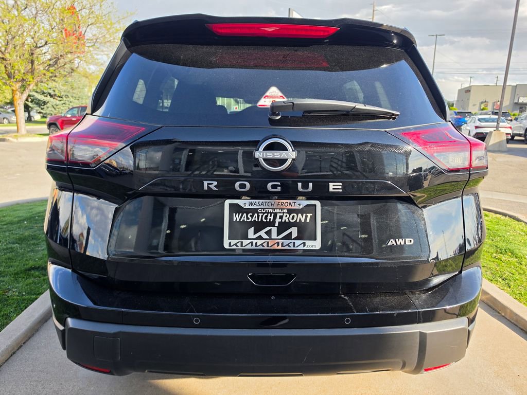 Used 2025 Nissan Rogue SV image 6