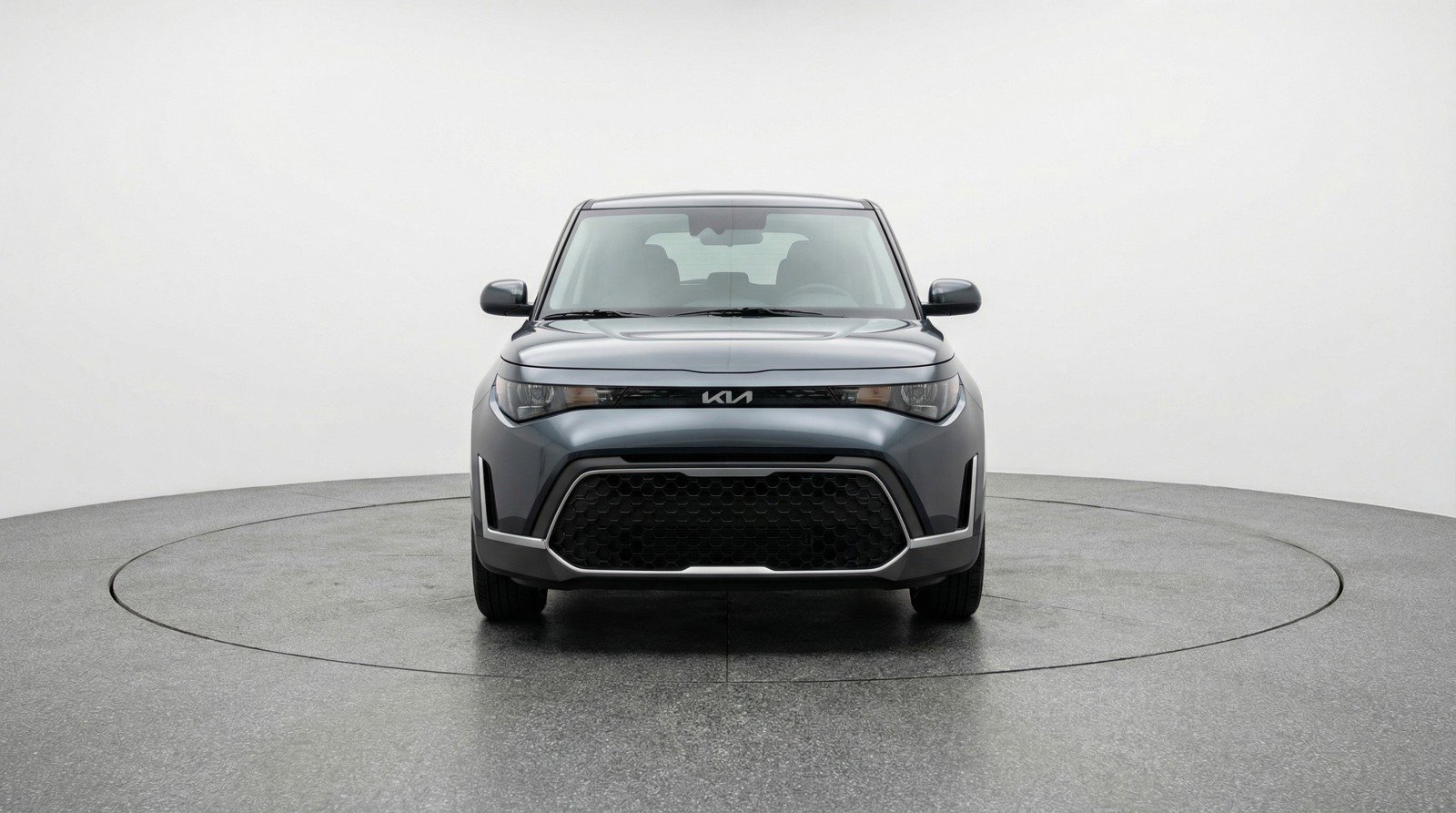 Used 2025 Kia Soul LX w/ LX Technology Package FWD image 2
