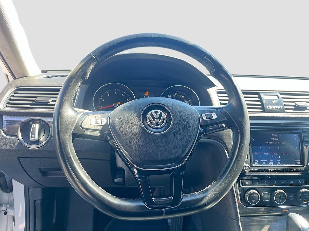 Used 2018 Volkswagen Passat 2.0T SE image 11