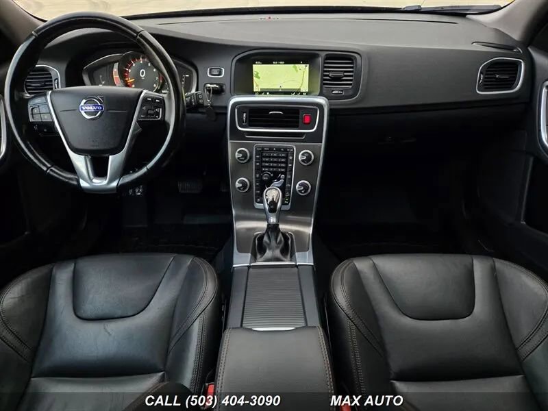 Used 2016 Volvo V60 T5 Cross Country image 23
