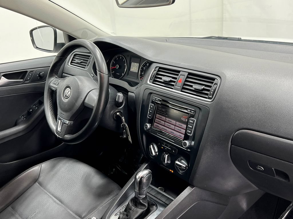 Used 2012 Volkswagen Jetta SE FWD image 19