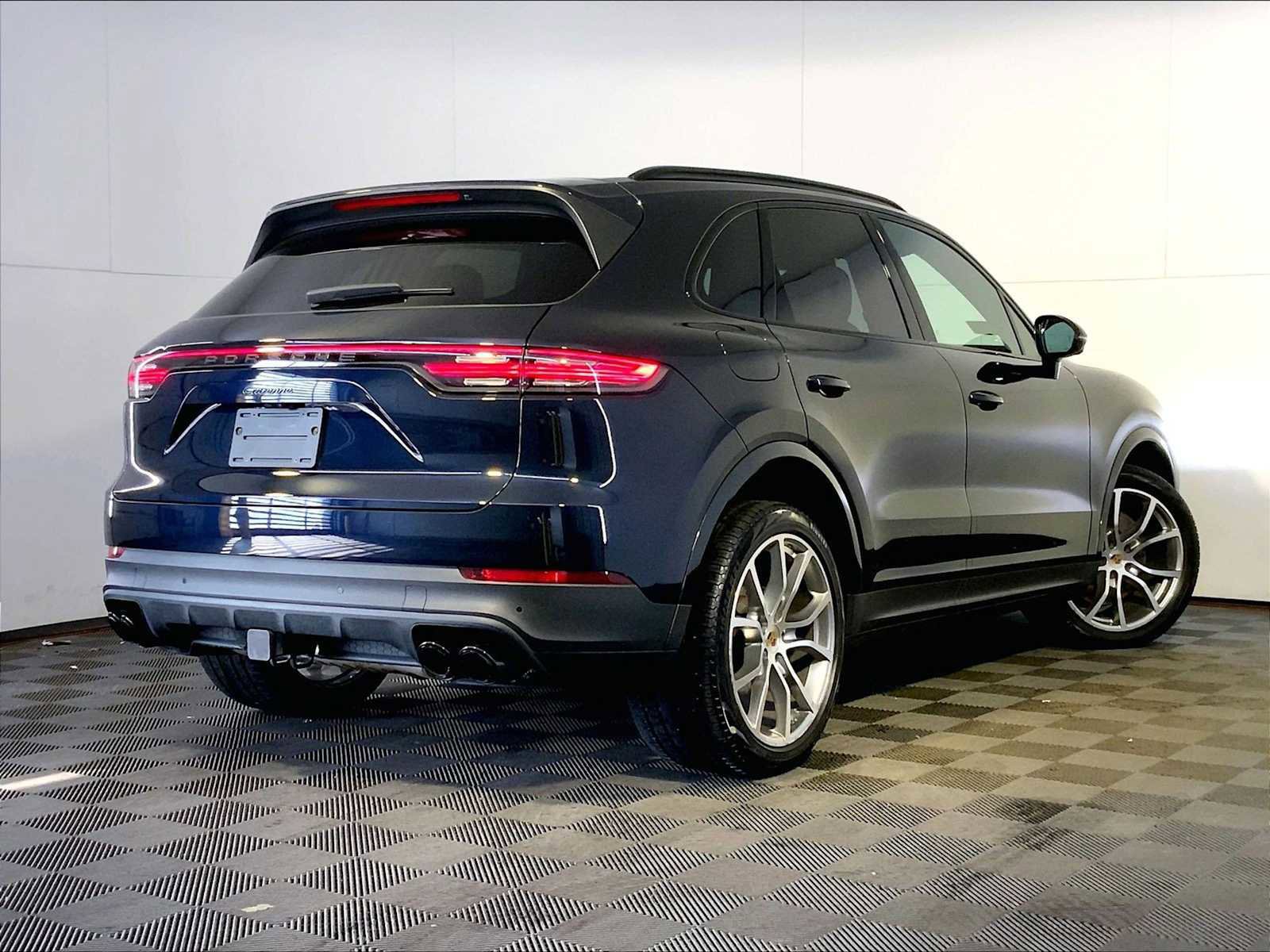 Certified 2023 Porsche Cayenne Platinum Edition AWD/4WD image 7