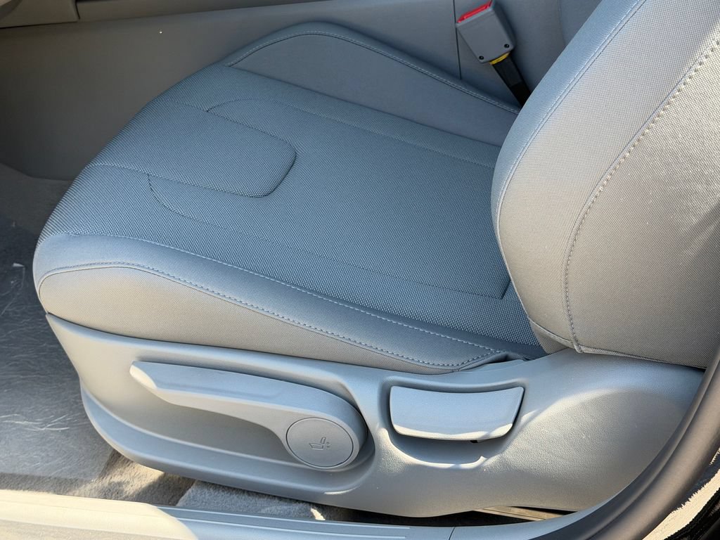 New 2026 Hyundai Elantra SE FWD image 17