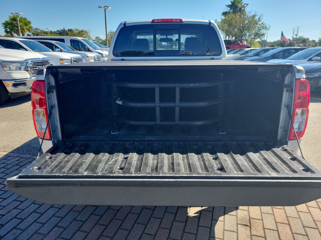 Used 2017 Nissan Frontier SV w/ SV Value Truck Package AWD/4WD image 6