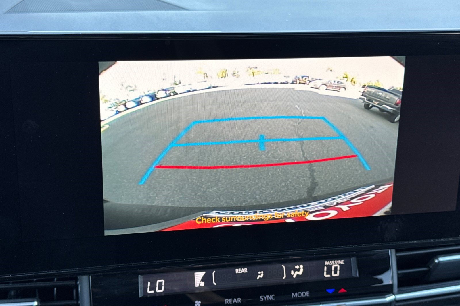 Used 2026 Toyota Sienna XLE FWD image 21