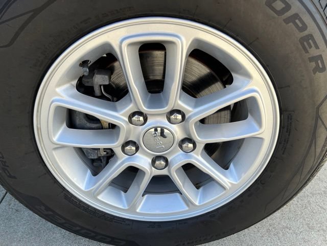 Certified 2019 Jeep Grand Cherokee Laredo AWD/4WD image 7