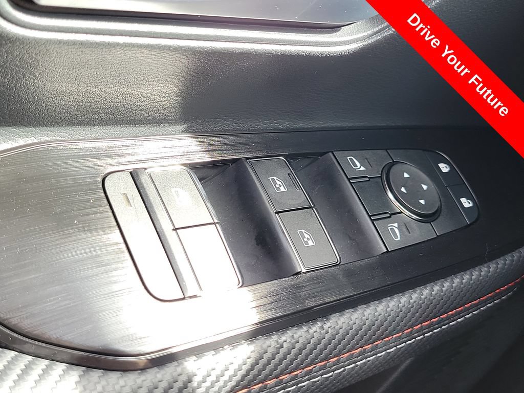 Used 2025 Nissan Kicks SR AWD/4WD image 18