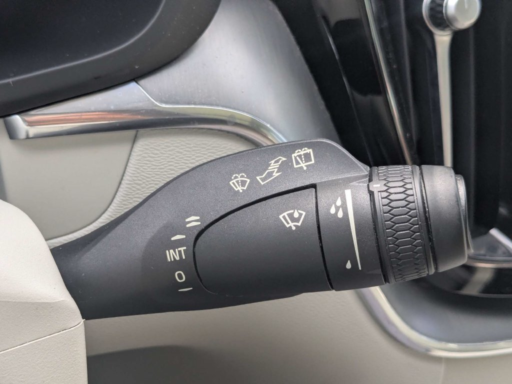 Certified 2024 Volvo XC60 B5 Core AWD/4WD image 33