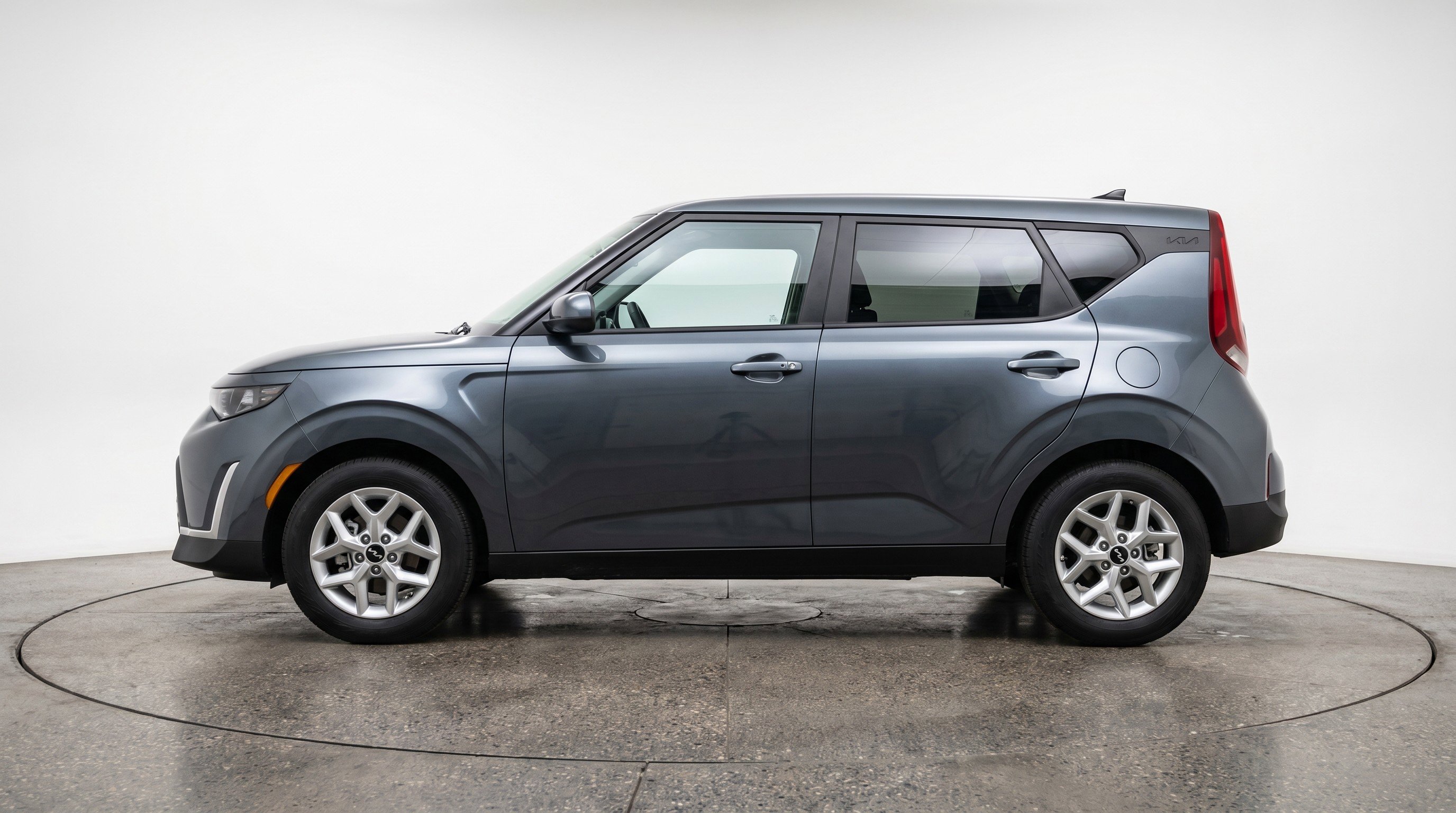 Used 2025 Kia Soul LX w/ LX Technology Package FWD image 5