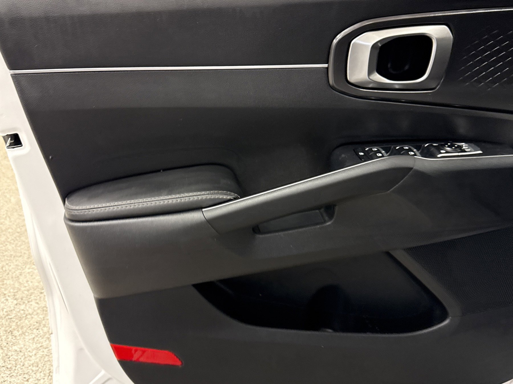 Used 2022 Kia Sorento LX image 3