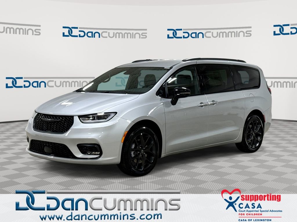 New 2026 Chrysler Pacifica Select w/ S Appearance Package