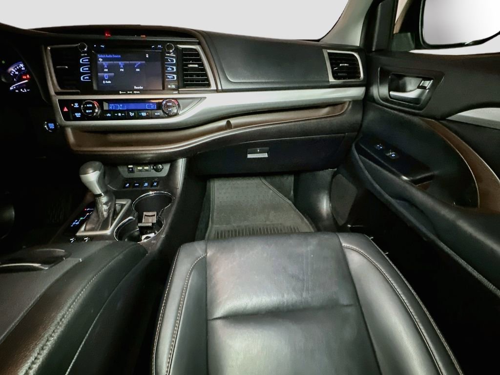 Used 2019 Toyota Highlander XLE AWD/4WD image 27