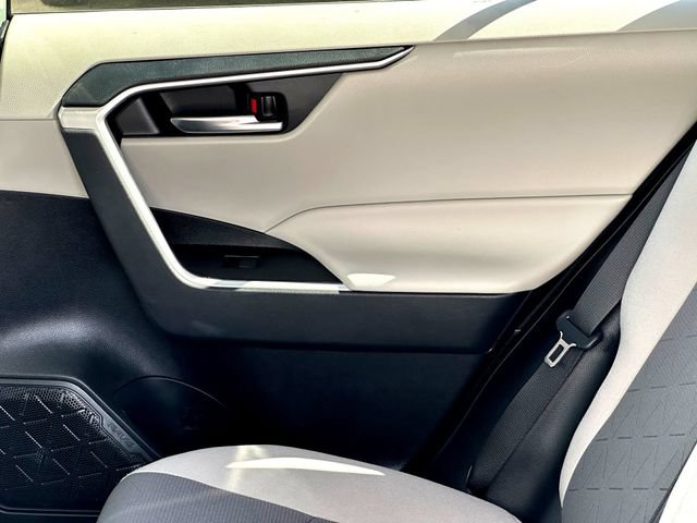 Used 2021 Toyota RAV4 XLE w/ Convenience Package FWD image 26