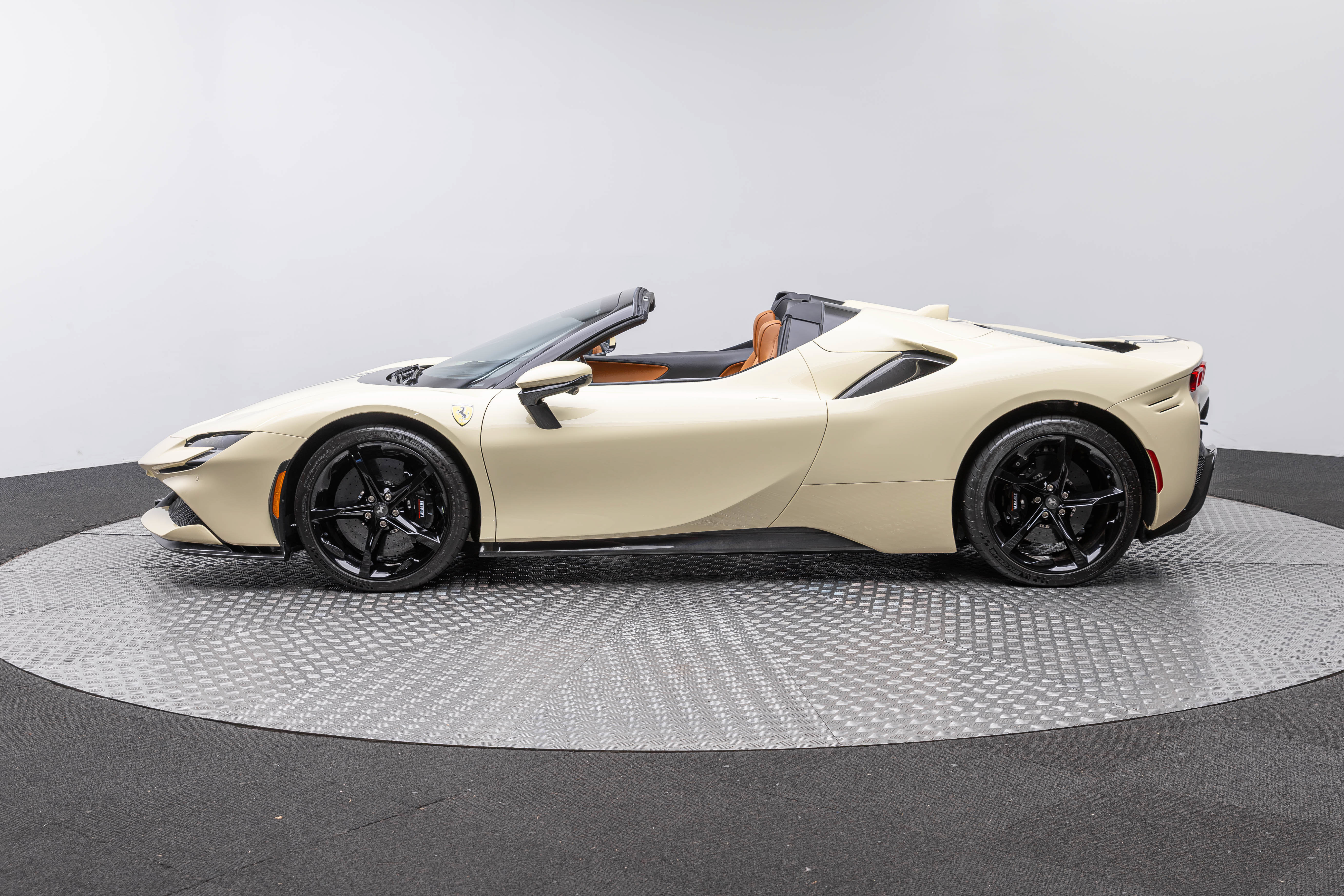 Used 2025 Ferrari SF90 Spider AWD/4WD image 2