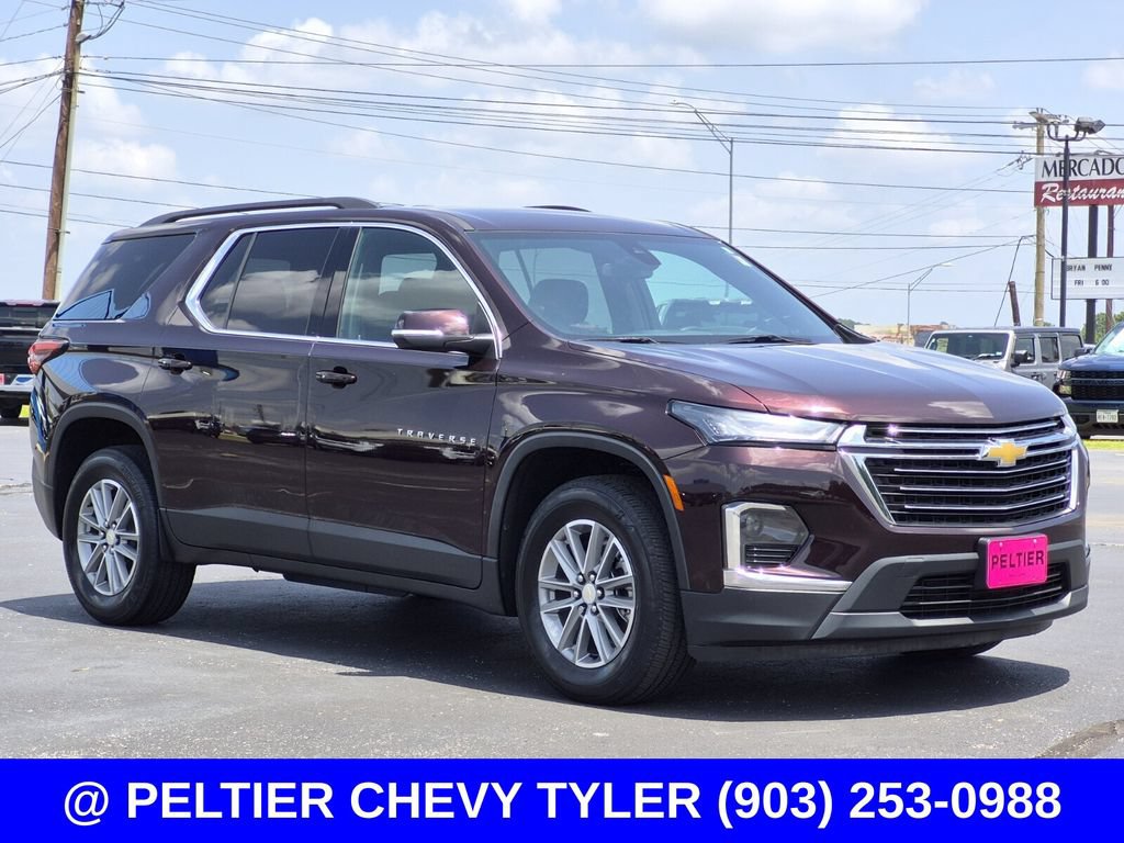 Used 2023 Chevrolet Traverse LT FWD image 1