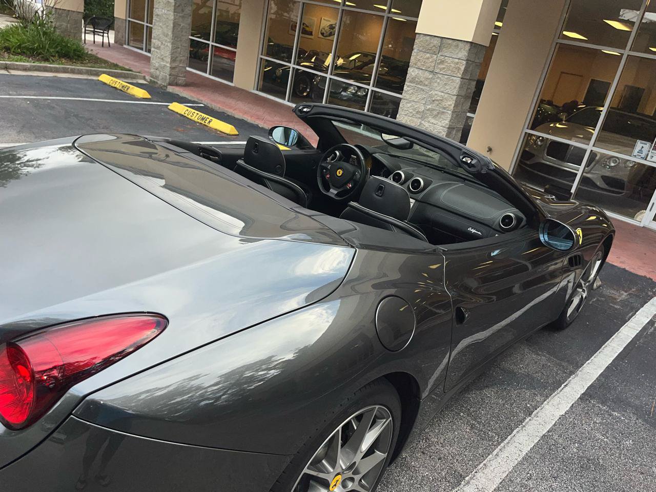 Used 2011 Ferrari California RWD image 5