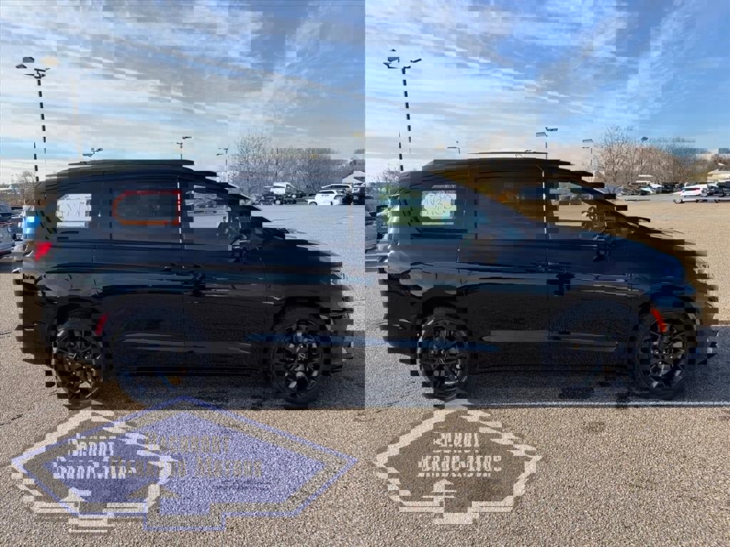 New 2026 Chrysler Pacifica Select w/ S Appearance Package image 2