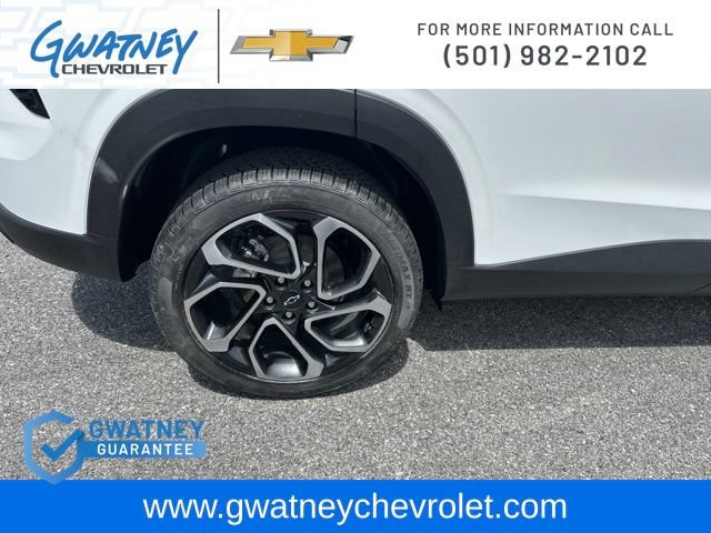 Used 2025 Chevrolet Trax RS w/ Sunroof Package FWD image 11