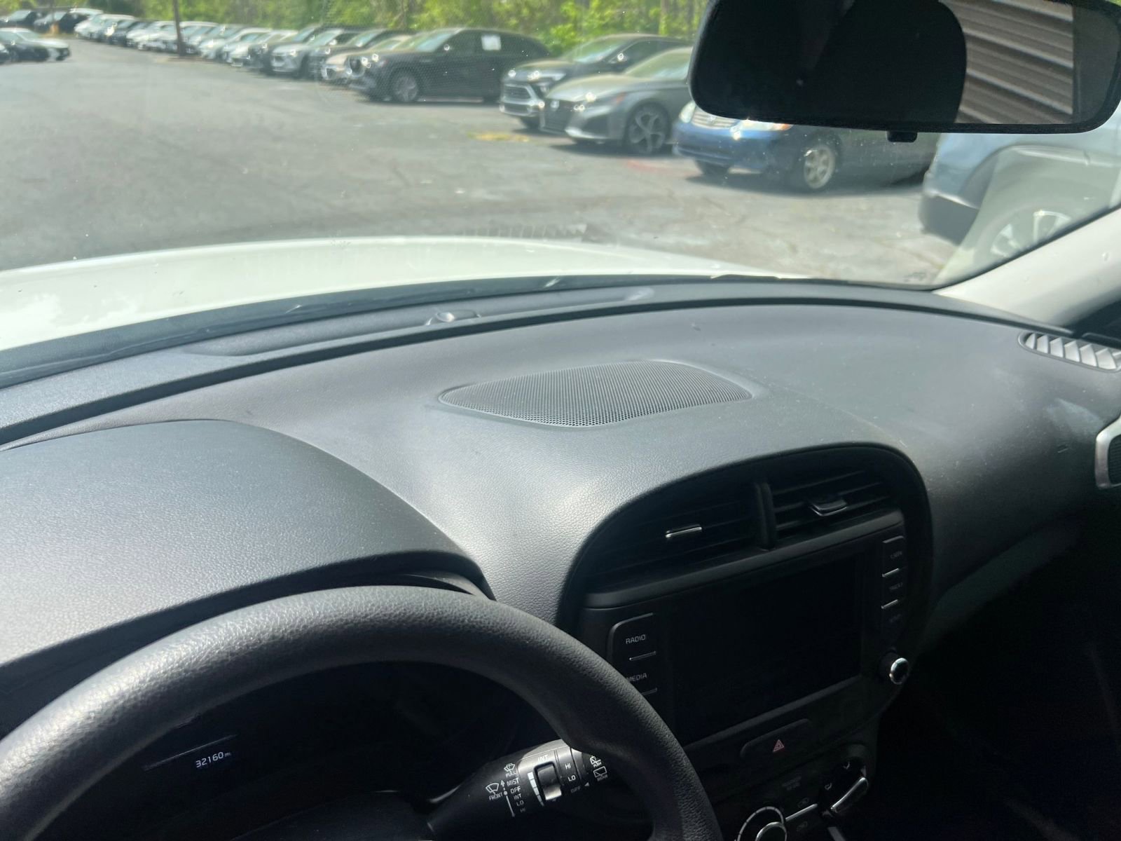 Used 2025 Kia Soul LX w/ LX Technology Package FWD image 17