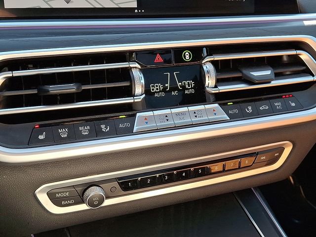 Used 2022 BMW X7 xDrive40i w/ M Sport Package image 18