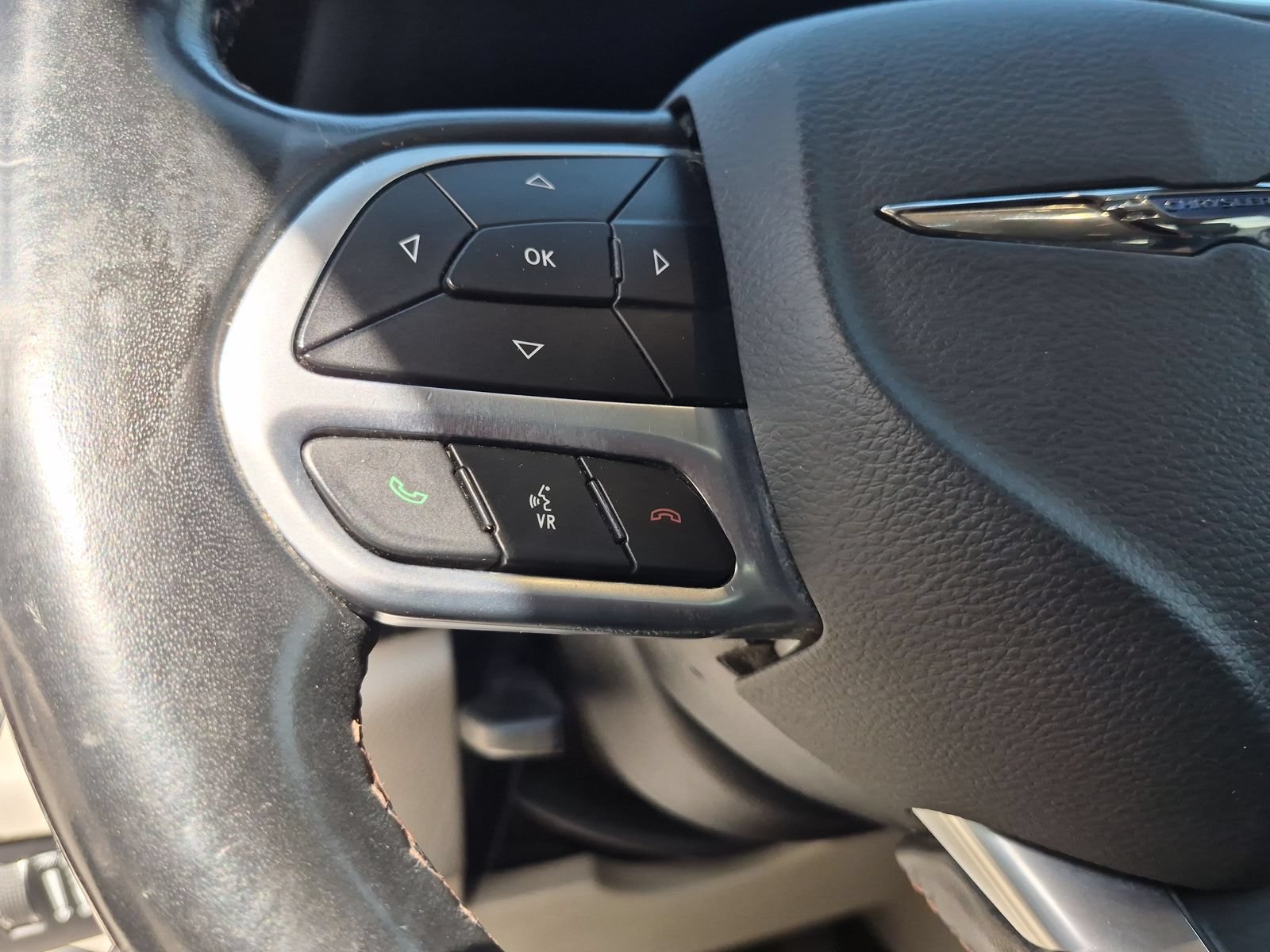 Used 2019 Chrysler Pacifica Touring-L FWD image 24