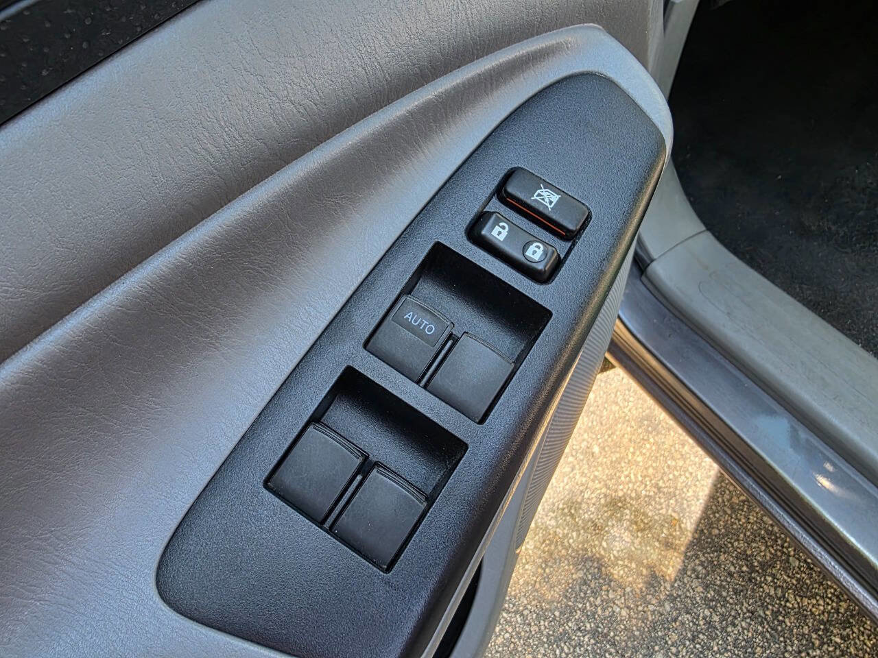 Used 2015 Toyota Tacoma 4x4 Double Cab w/ TRD Off-Road Package image 11