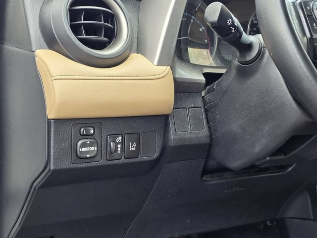 Used 2018 Toyota RAV4 XLE w/ Plus Extra Value Package FWD image 18