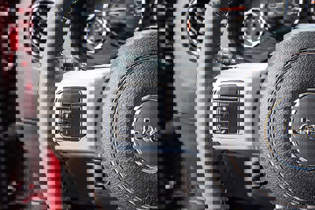 Used 2016 Jeep Compass Latitude image 9