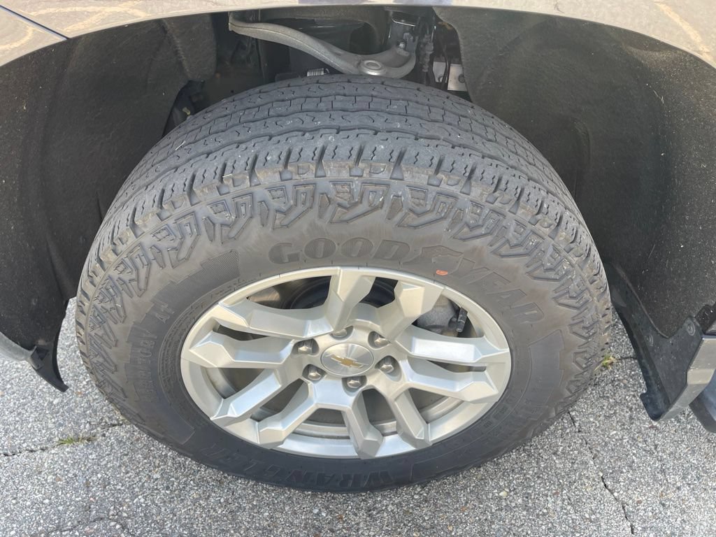 Used 2023 Chevrolet Silverado 1500 LT AWD/4WD image 23