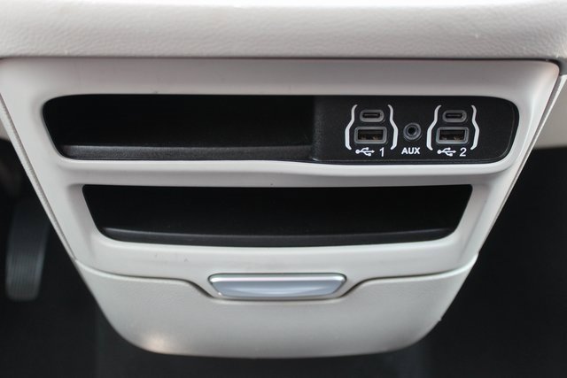 Used 2021 Chrysler Voyager LX image 11