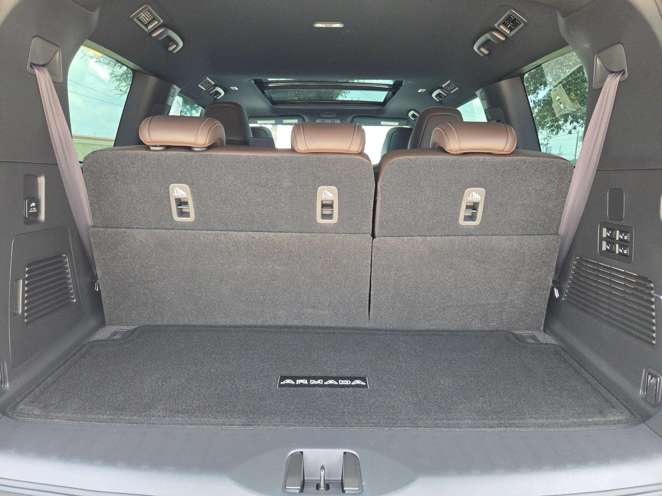 Certified 2025 Nissan Armada Platinum RWD image 25