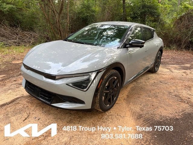 Certified 2025 Kia EV6 Wind RWD image 3