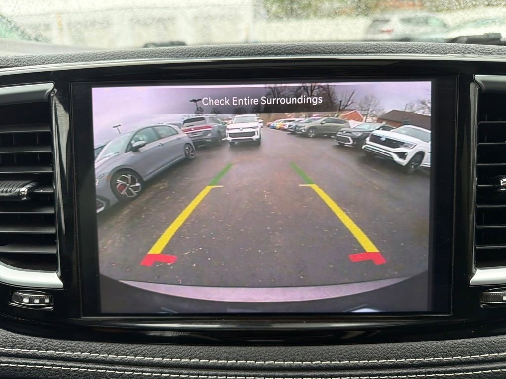 Used 2023 Chrysler Pacifica Limited FWD image 14