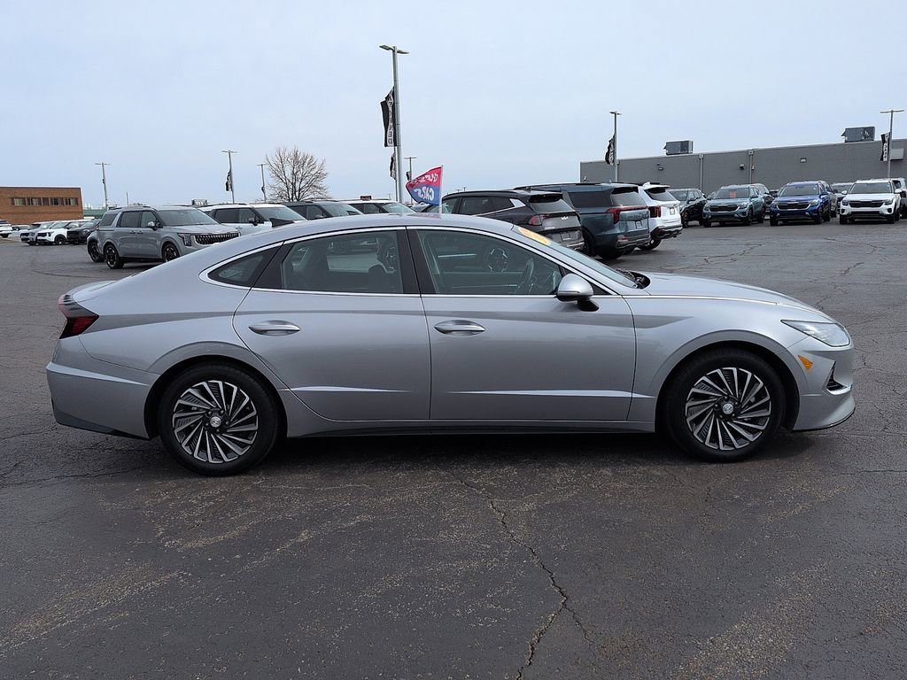 Used 2023 Hyundai Sonata SEL w/ Cargo Package image 2